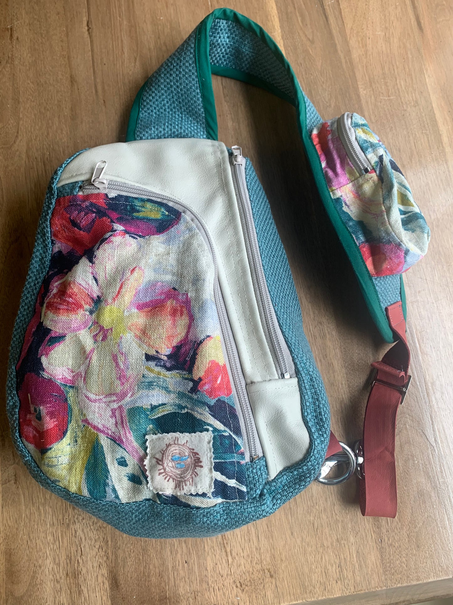 The Nest Egg Sling Pack – Teal Floral