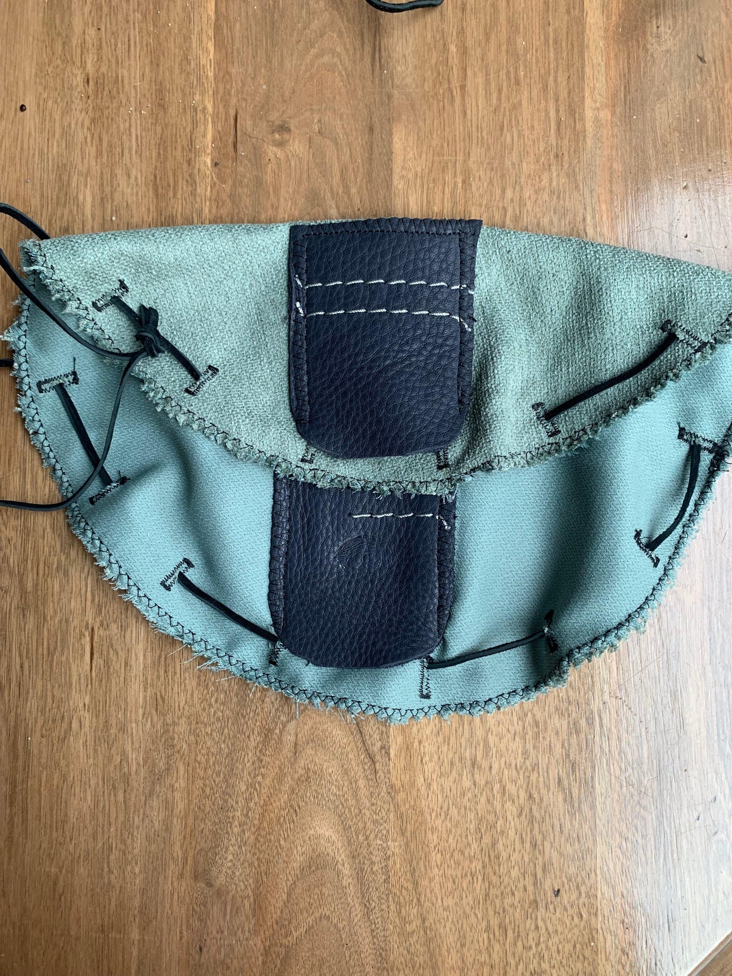 Herbal pouch is designed to discreetly store all of your herb tools for a sleek and organized solution that is perfect for discerning clients. Made with high-quality designer fabrics and premium leathers, this portable and stylish nest features a circular shape and a leather landing pad for convenience. It also includes convenient pockets for storage.