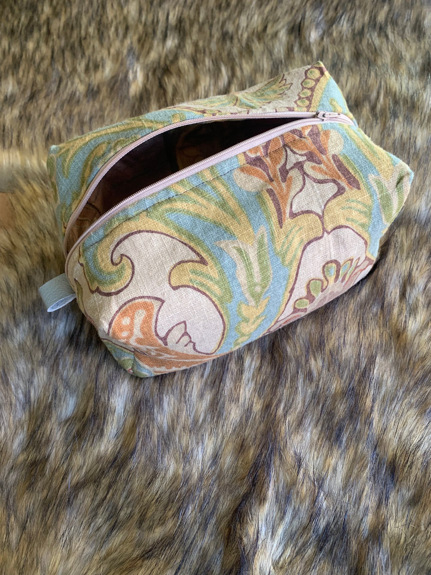 Nesting Essentials makeup bag - Renaissance Linen