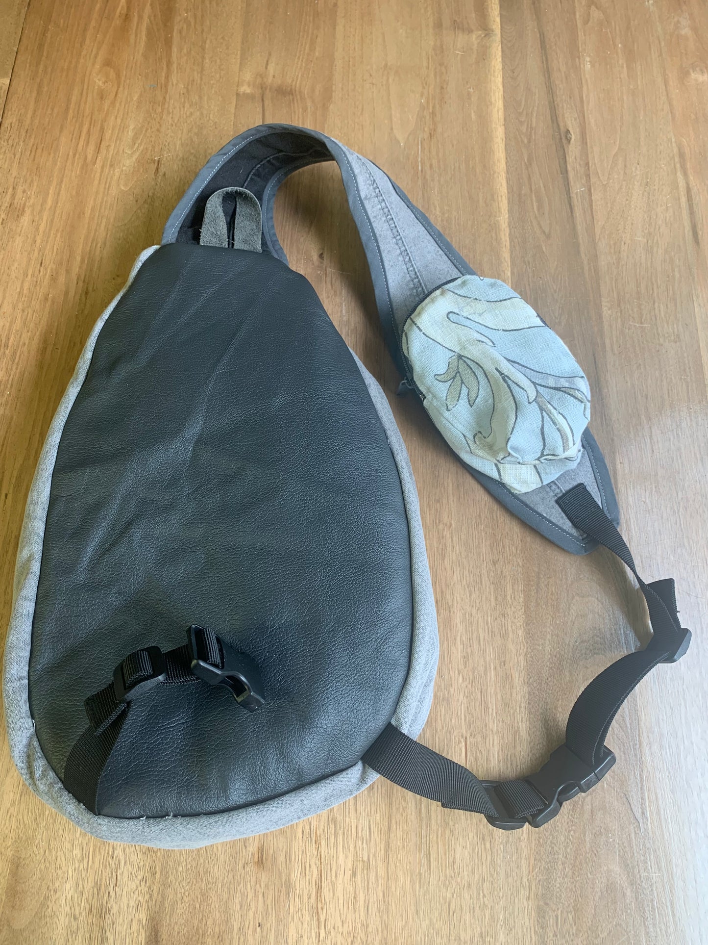 The Nest Egg Sling Pack – Grey Linen Floral