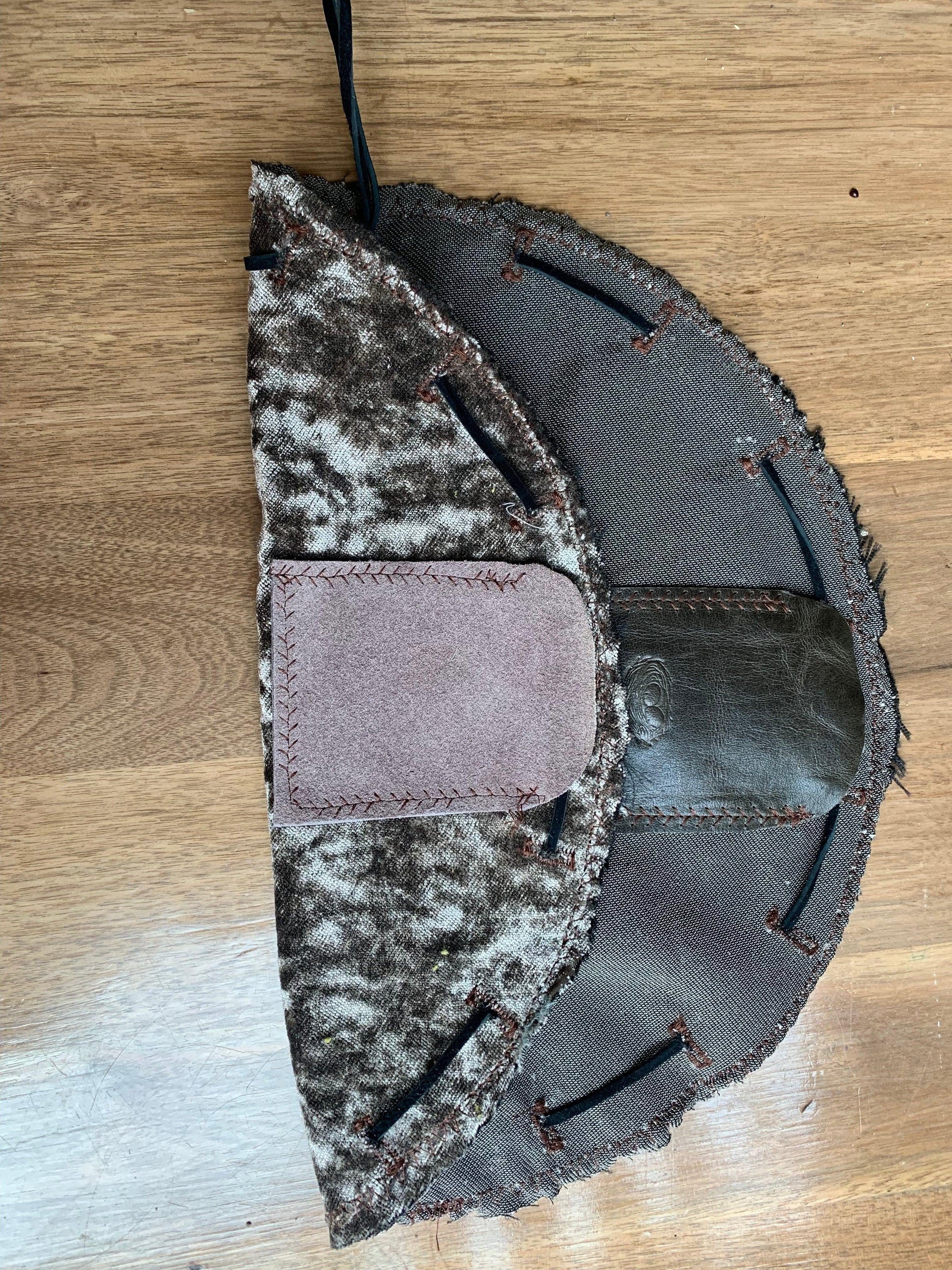 This herbal pouch is designed to discreetly store all of yourherb tools for a sleek and organized solution that is perfect for discerning clients. Made with high-quality designer fabrics and premium leathers, this portable and stylish nest features a circular shape and a leather landing pad for convenience. It also includes convenient pockets for storage.