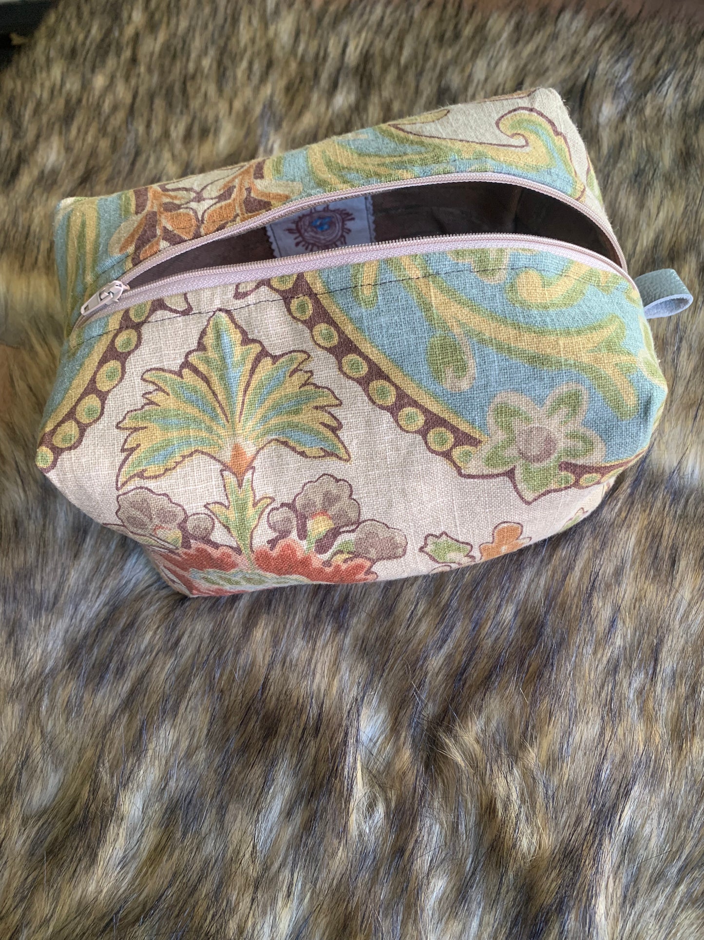 Nesting Essentials makeup bag - Renaissance Linen