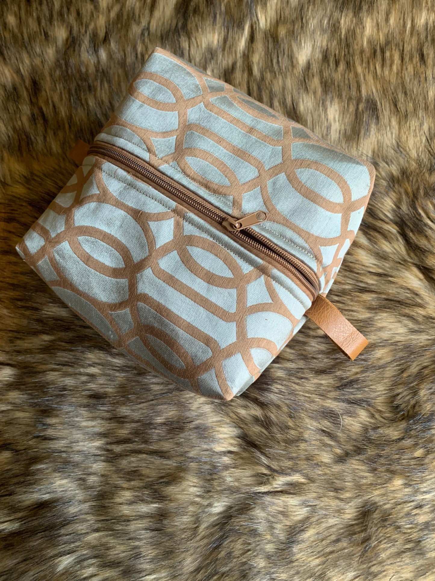 Nesting Essentials makeup bag -Cosmetic toiletry organizer - Deco Silk
