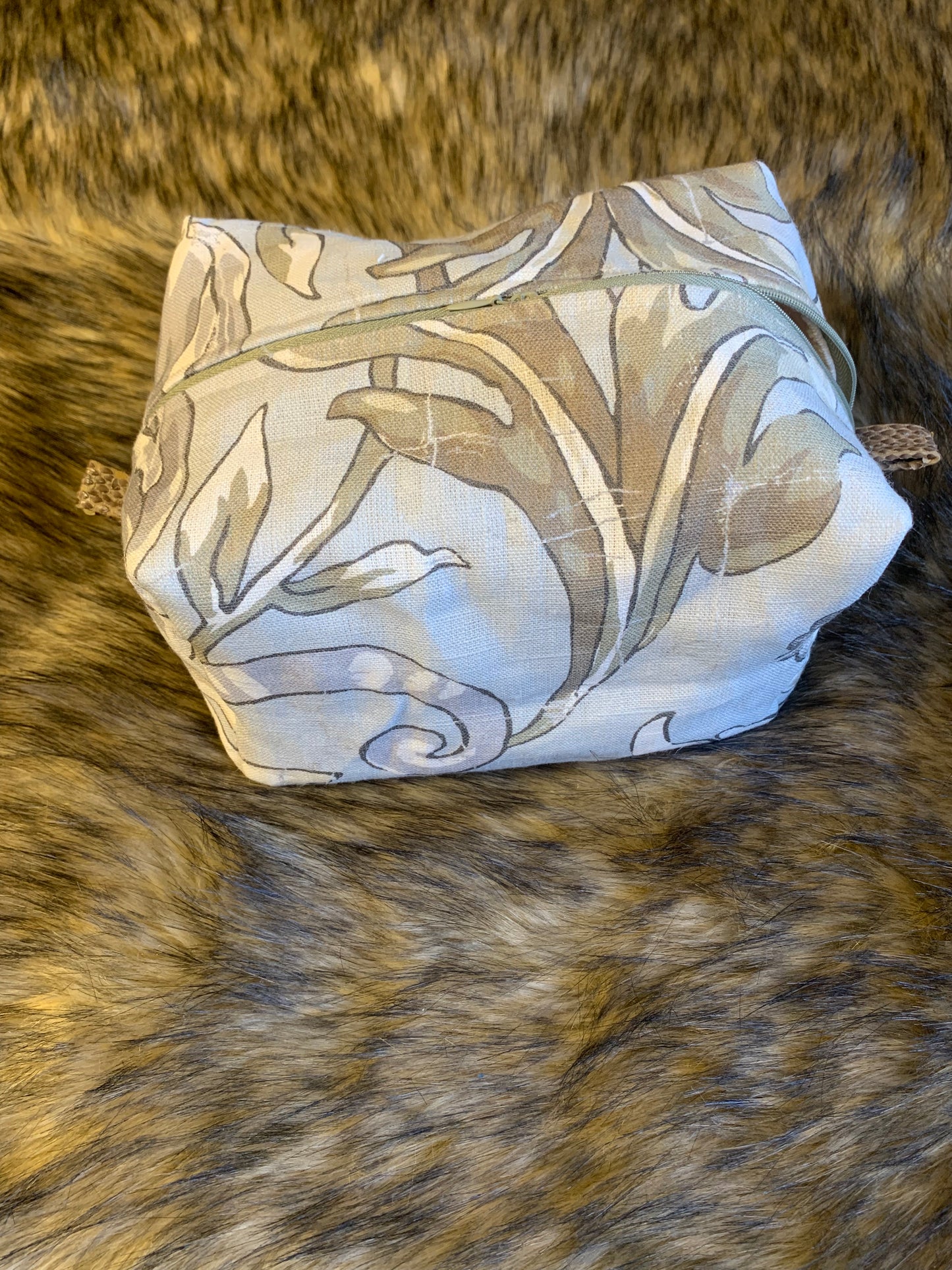 Nesting Essentials makeup bag -Cosmetic toiletry organizer - Winter linen unique designer fabric