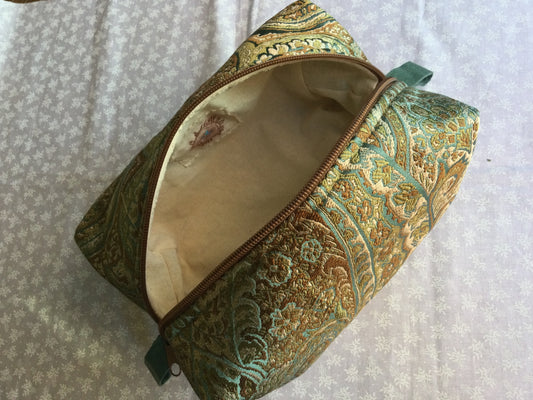 est all of your precious essentials together with elegance. This is a stunning silk in the calming coastal tones, Tan or Teal zipper and leather thumb handles make use a breeze. A Silk embracing the rich coastal tones to celebrate each day. Each Nesting Essentials is fully lined and padded with unbleached 100% cotton. Hand wash as needed. Make caring for your personal self a glamorous affair.&nbsp;
